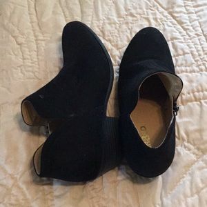 UNR8ED Black ankle boots
